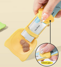 Load image into Gallery viewer, PAWPAWwholesale Cat Treat Spoon Feeder Squeezer w/ Seal - Green